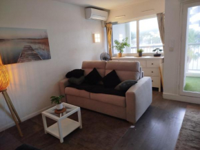 Port studio piscine, parking, privé,navette aéroport
